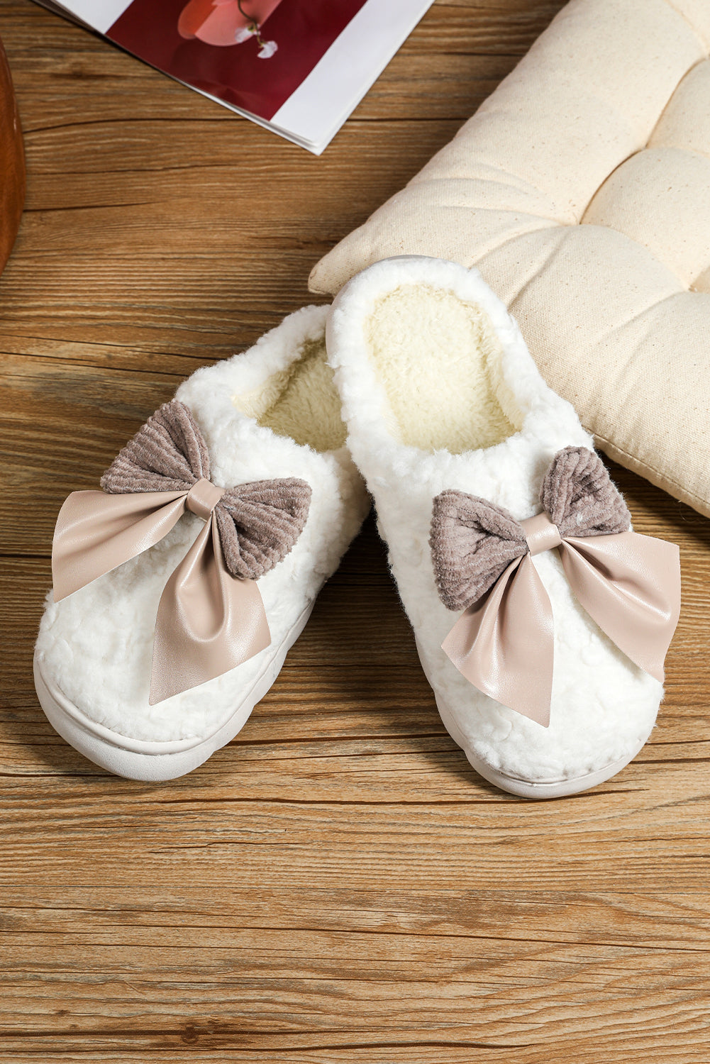 White Contrast Bowknot Applique Plush Winter Slippers